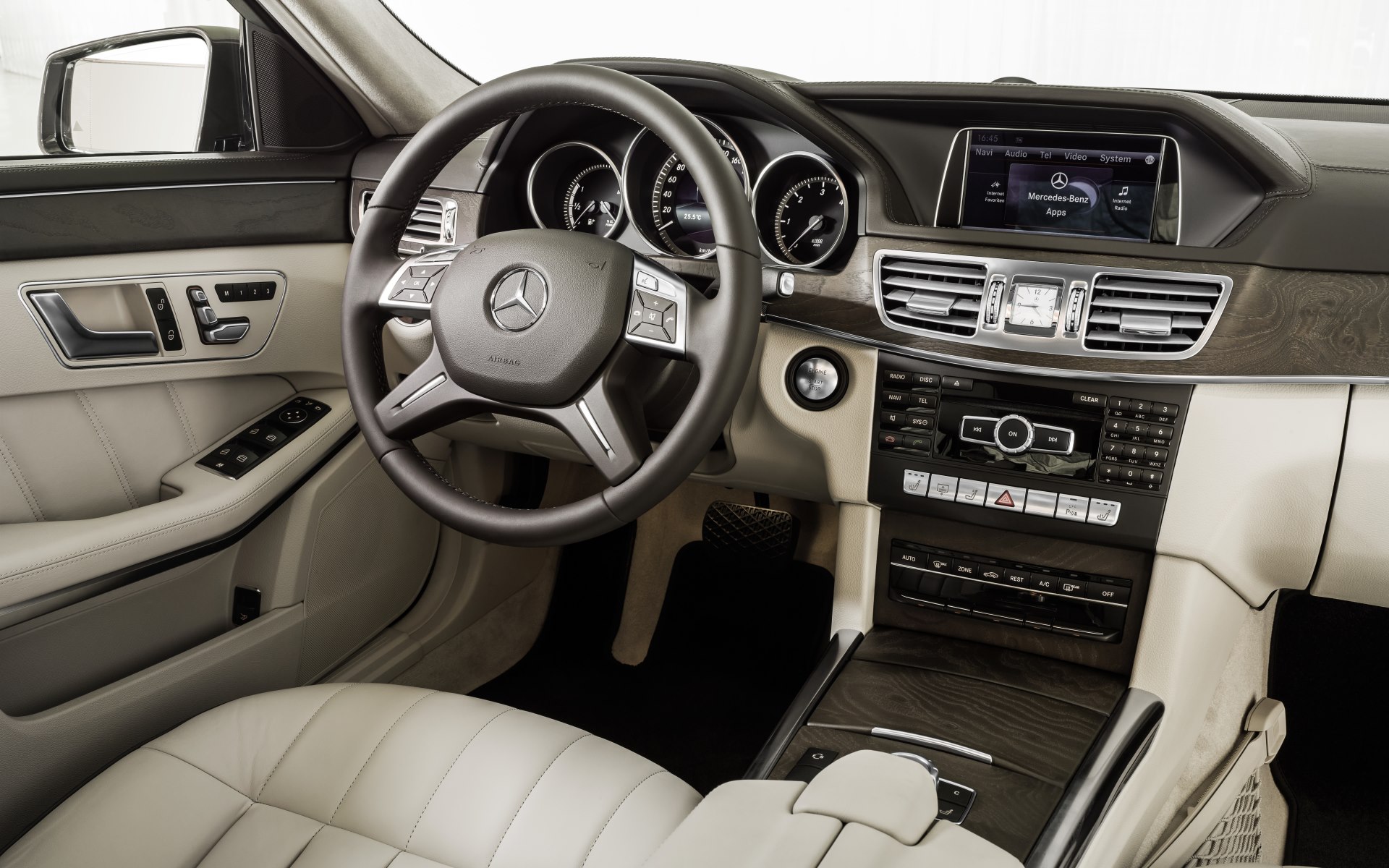 2013_E-Class_212_06_Interieur