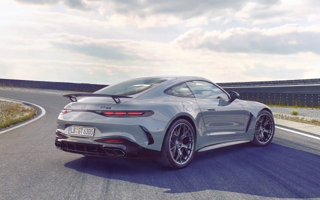 2025_amg_c192_amg_gt63pro_1
